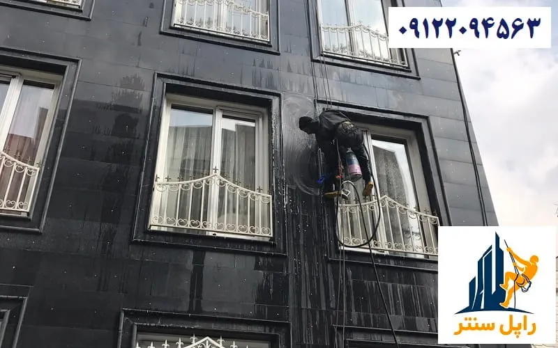 شستشوی نما با آب و مواد شوینده