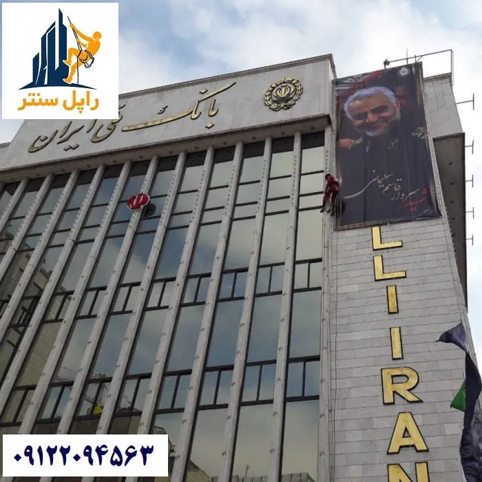 نصب بنر در ارتفاع بدون داربست