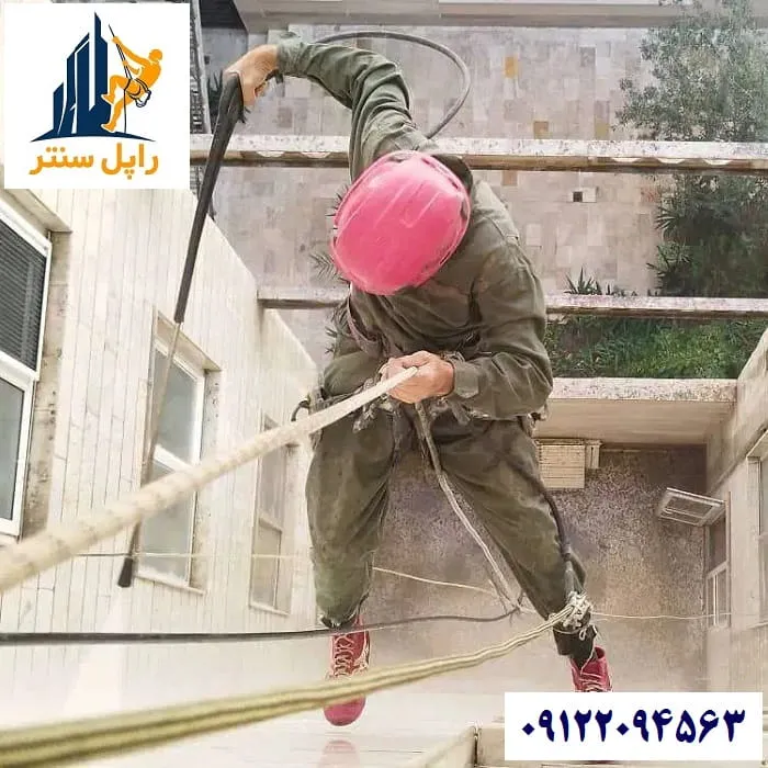 شستشوی نورگیر ساختمان
